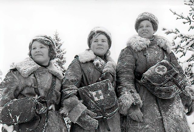     Клара Коваль крайняя справа. Фото: личный архив Геннадия Охотникова