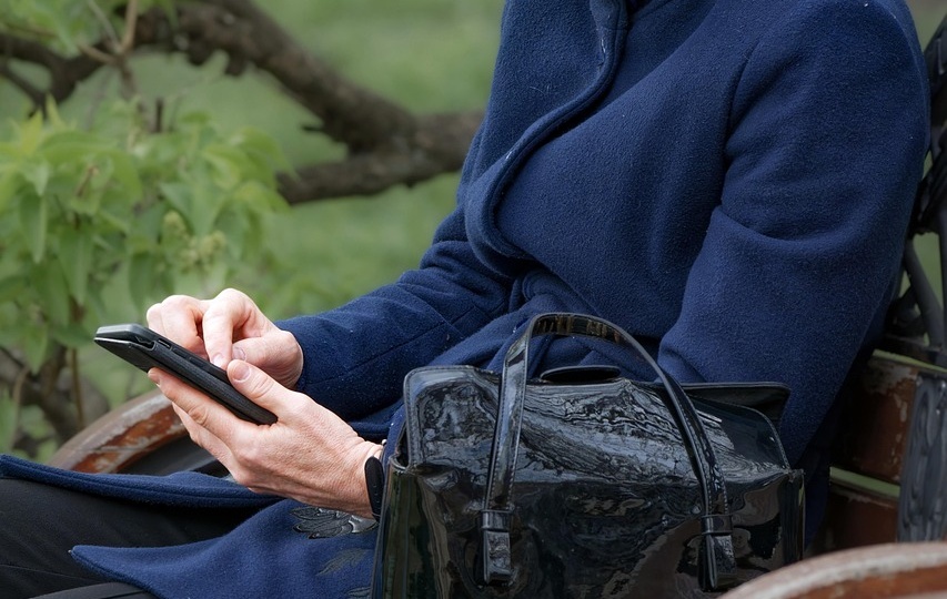 Пожилым после 70: с кем жить, чтобы не потерять себя