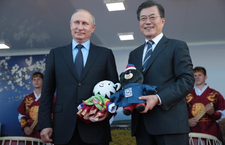 Владимир Путин и Мун Чжэ Ин. Фото взято из интернета.