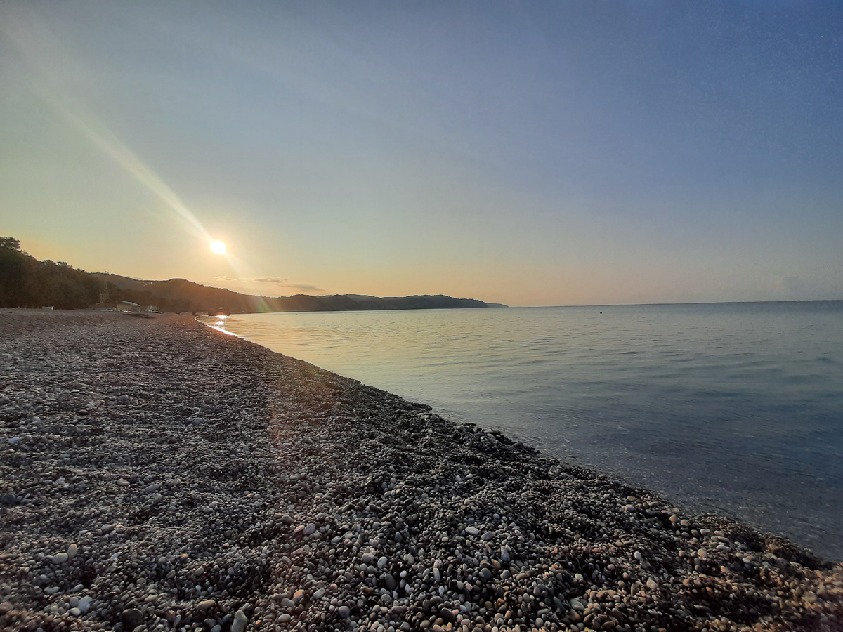 Пляж Лдзаа ранним утром