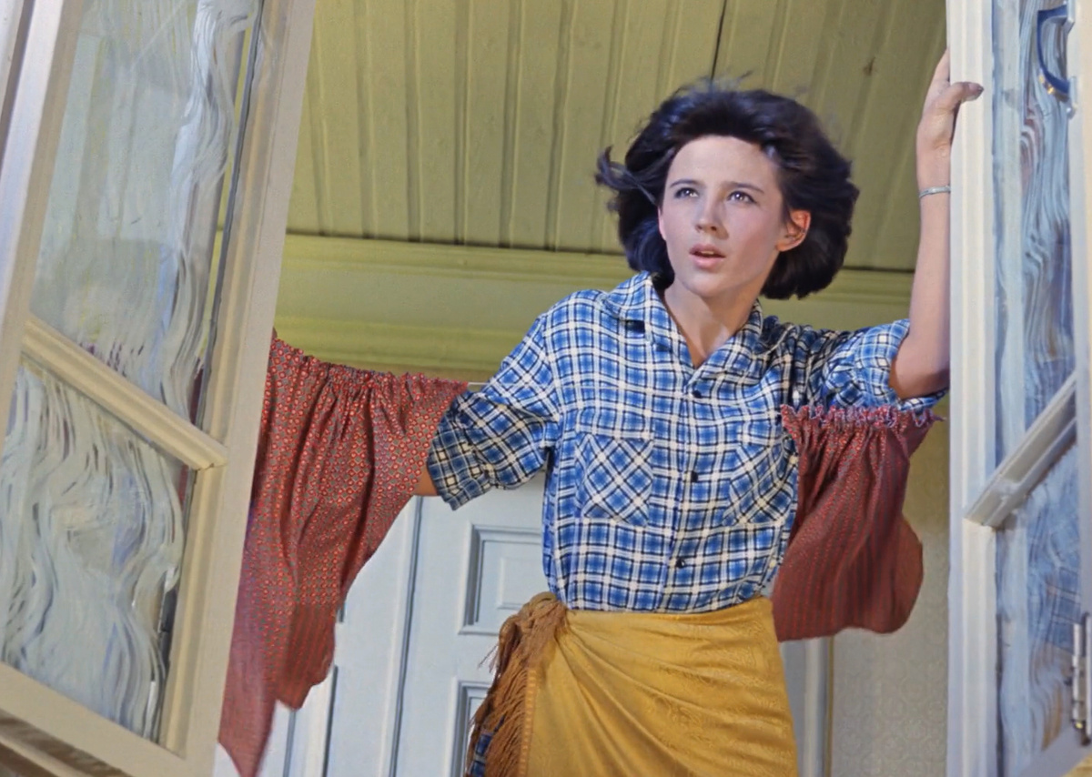 Кадр из кинофильма "Кавказская пленница, или Новые приключения Шурика", 1966 г., режиссер Леонид Гайдай, сценаристы Леонид Гайдай, Яков Костюковский, Морис Слободской, композитор Александр Зацепин (скриншот)