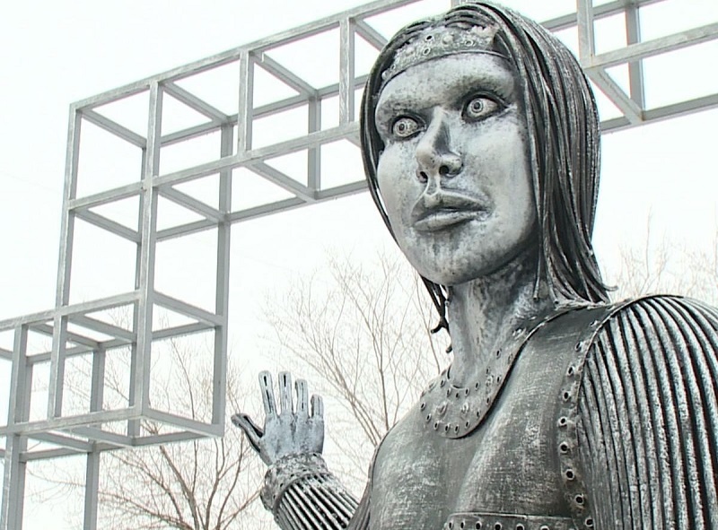 Фото статуи "Аленушки" в в Нововоронеже. Такая красота нам определенно не нужна.