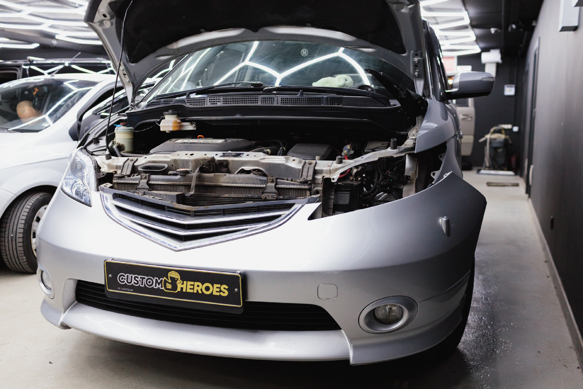 Источник фото: https://custom-heroes.ru/raboty/vid-uslugi/avtosvet/professionalnyy-tyuning-i-remont-honda-elysion/