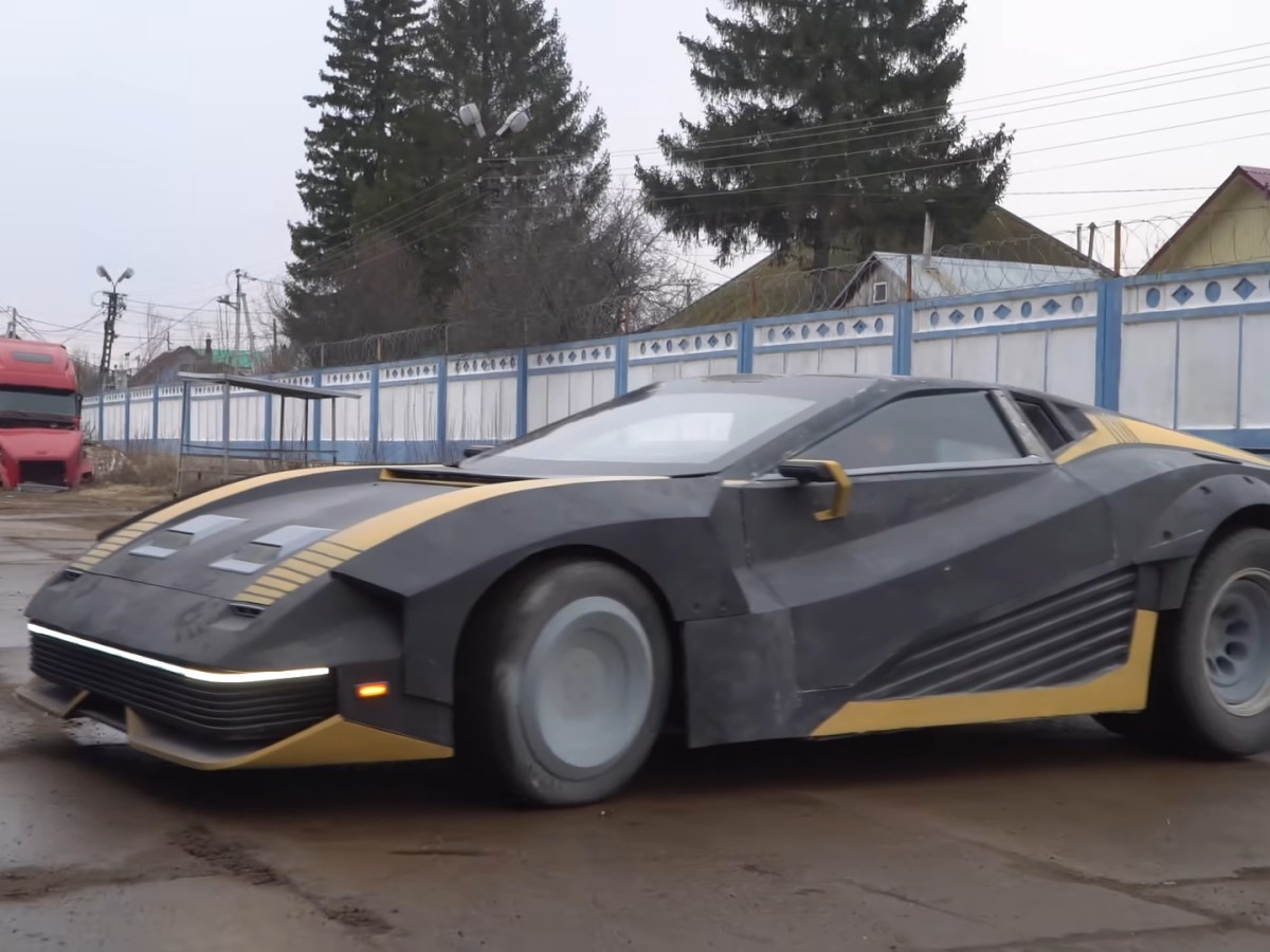    Российский фанат собрал машину из Cyberpunk 2077 в реальности