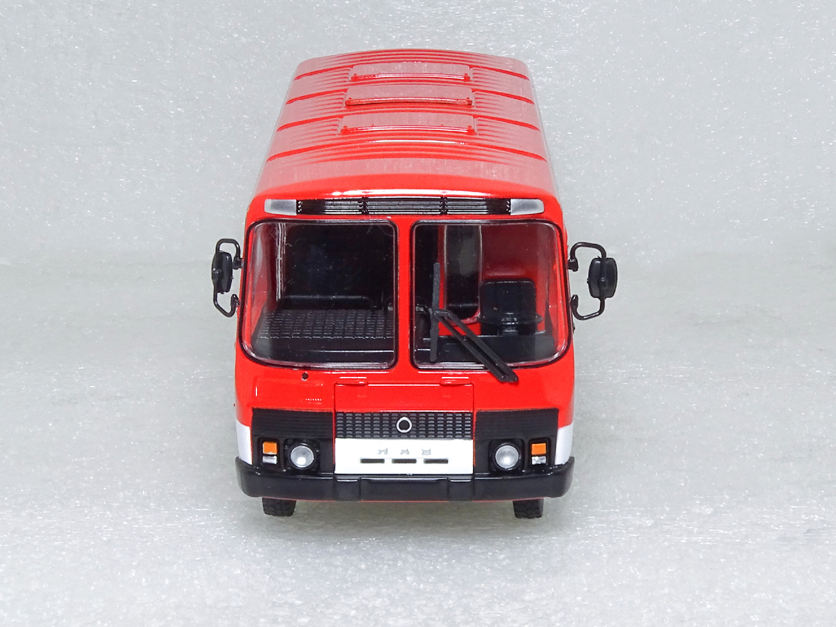 Рис. 2. Модель автобуса ПАЗ-3205 от Modimo с отсутствующим стеклоочистителем (вид спереди)