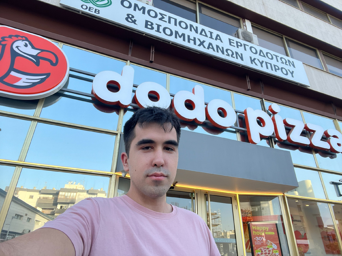 Вход в ресторан в Никосии