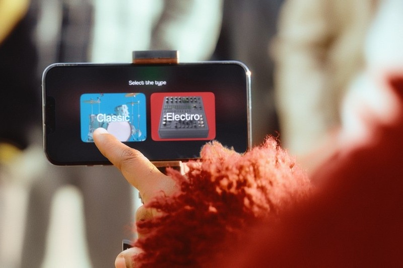 Интерфейс ИИ-тула Newton Sound 