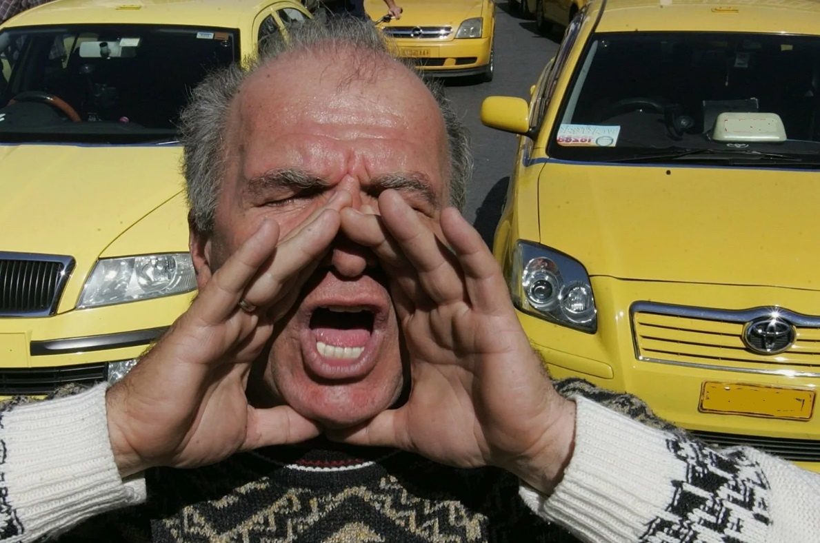 Таксисты уже устали говорить про это...