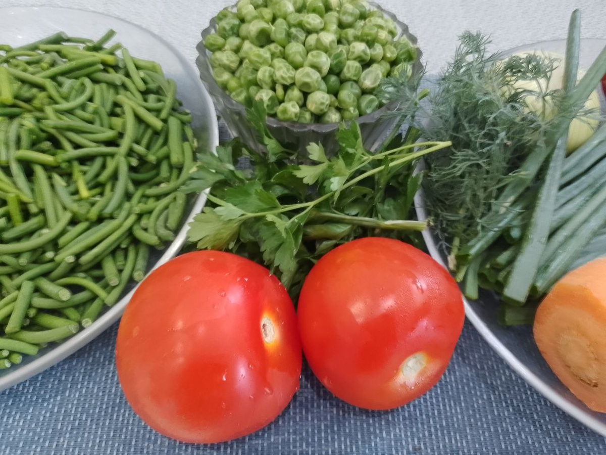 Ингредиенты для приготовления острых чесночных стрелок