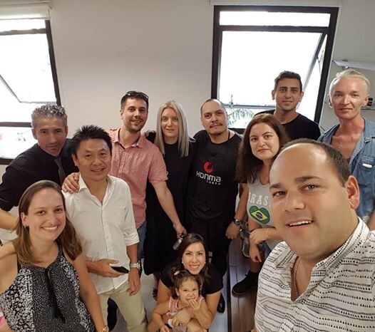 Наша русско-бразильская компашка) В белом - бразильский японец Жорже, директор компании. В черной рубашке рядом - Эмерсон, технолог.