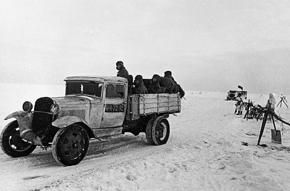 ГАЗ-АА были основным транспортом «дороги жизни», спасшей Ленинград. Из открытых источников