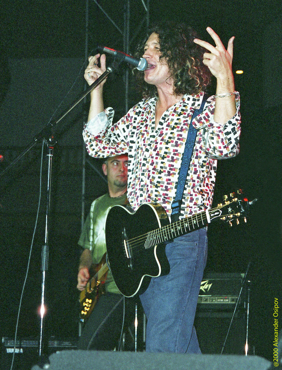 Группа «Серьга» на концерте «За мир на Кавказе». МДМ, 15 октября 2000 г.