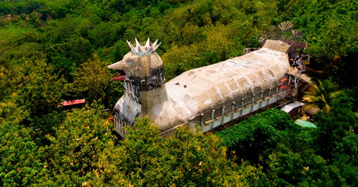 
Гереджа Айам ("Куриная церковь") в Индонезии в 2013 году, полный вид с воздуха.