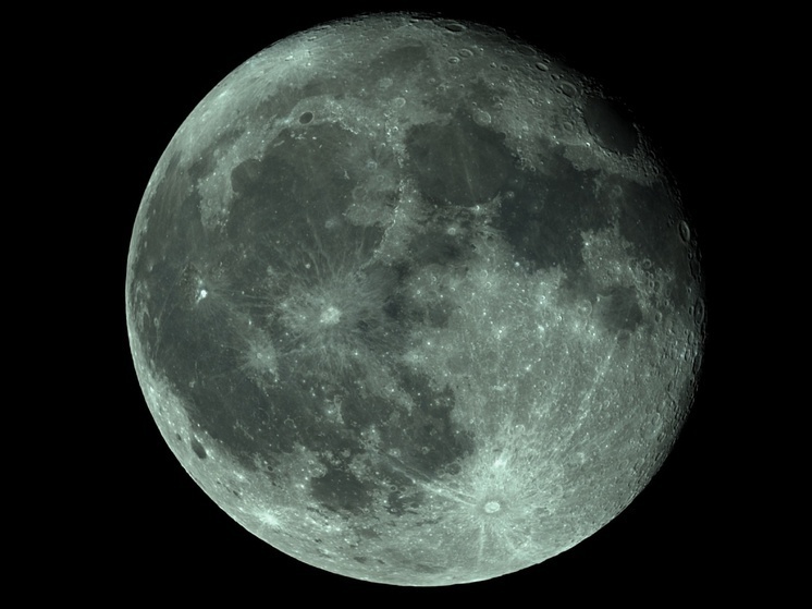     Луна 15 апреля 2025 1:55 UTC+4, город Ахтубинск , Астраханская область. Фото Тимофея Курьянова.