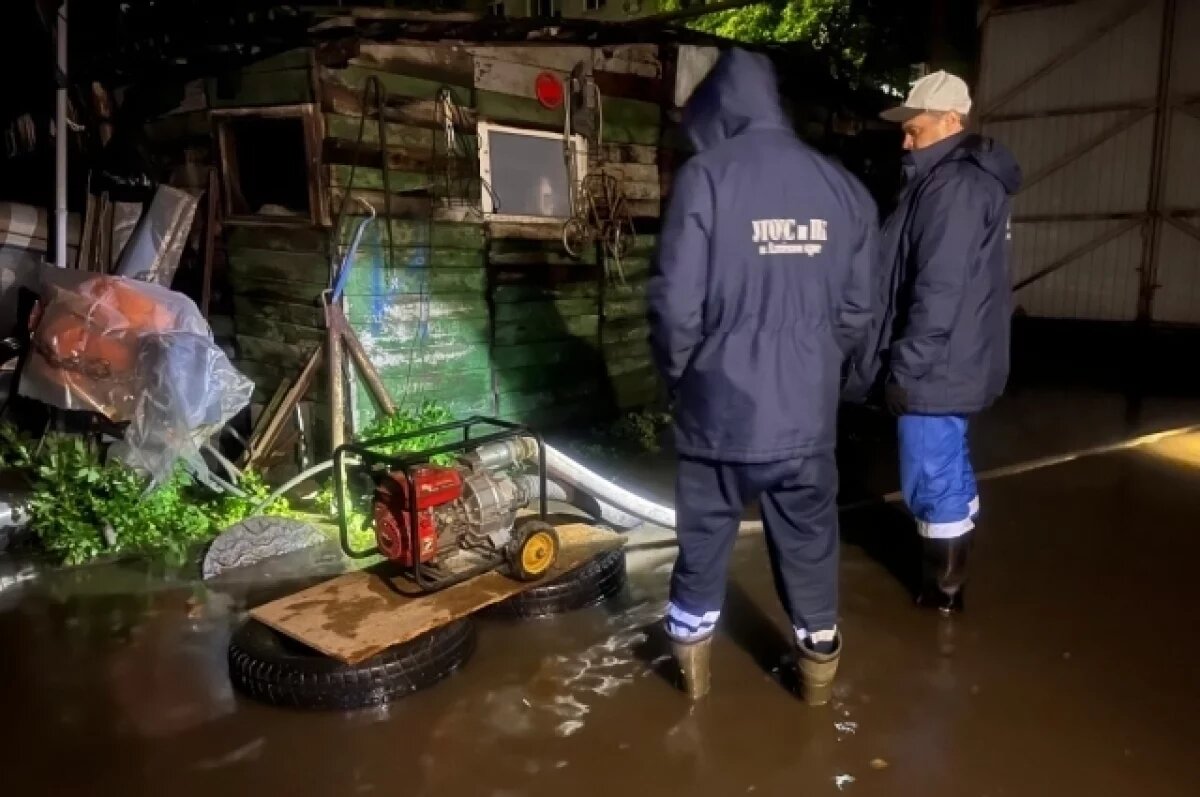    В Барнауле устраняют последствия сильного ливня
