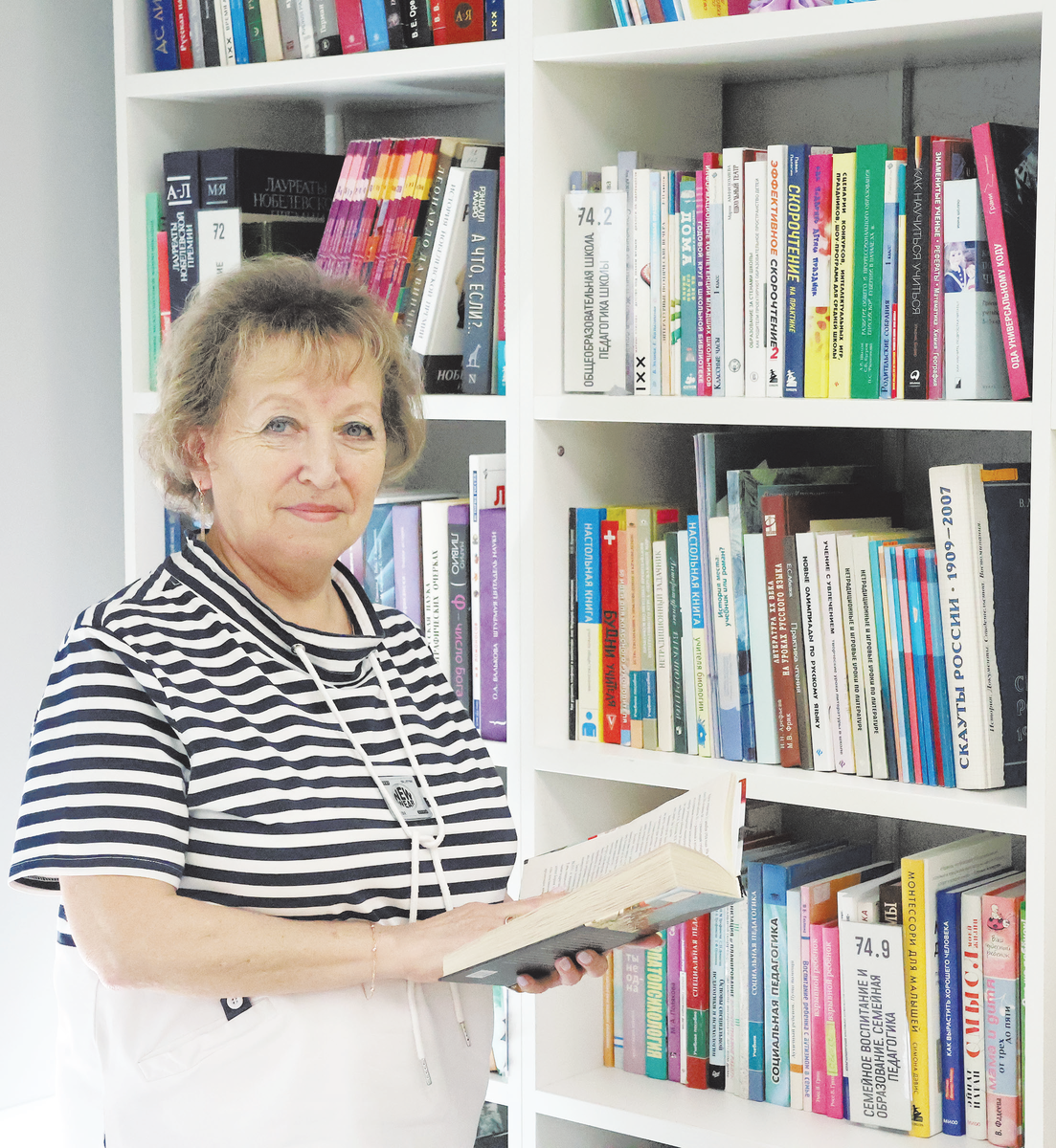 В 1989 году о молодом библиотекаре Юлии Михайловой (фото черно-белое) писала наша «Ирбейская правда». И спустя много лет ее энтузиазм и любовь к своему делу не угасли. / ФОТО из архива редакции