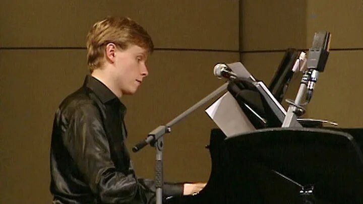 Олег Аккуратов