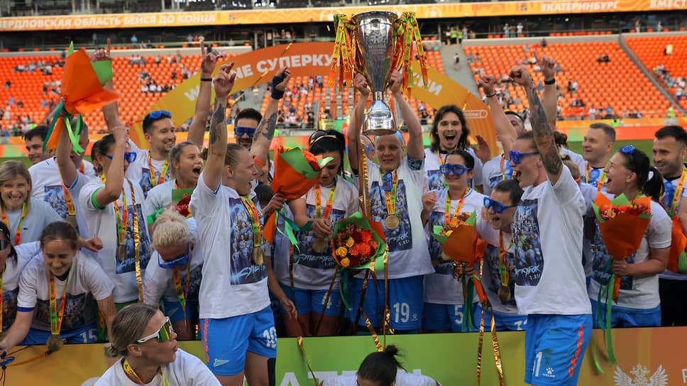 Члены команды "Зенит" во время церемонии награждения.📷Фото: Марина Молдавская / Коммерсантъ