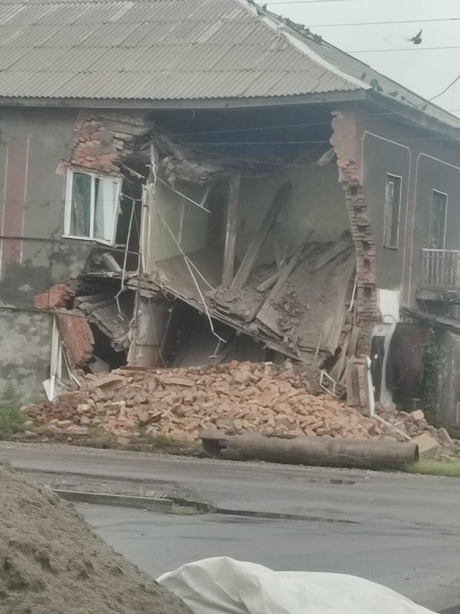    В Алейске обрушился дом. Источник: t.me/altaukrau22
