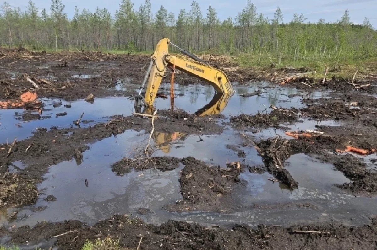    В Пермском крае экскаватор ушёл под воду на стройплощадке газопровода