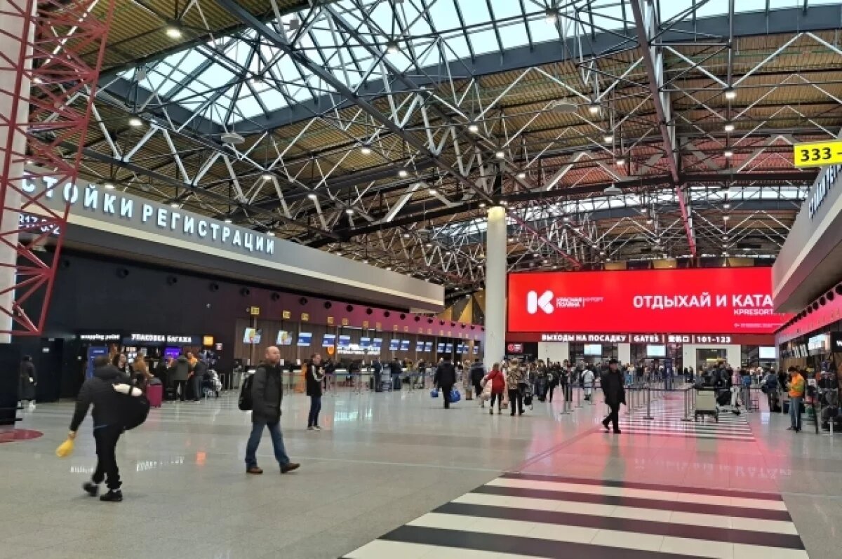    В Шереметьеве 8 часов ждут вылет пассажиры вернувшегося из-за поломки борта