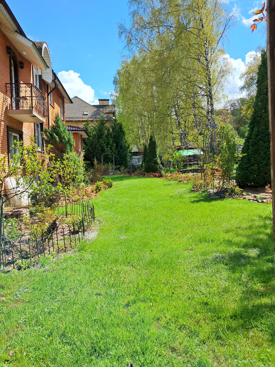 "Большой" газон