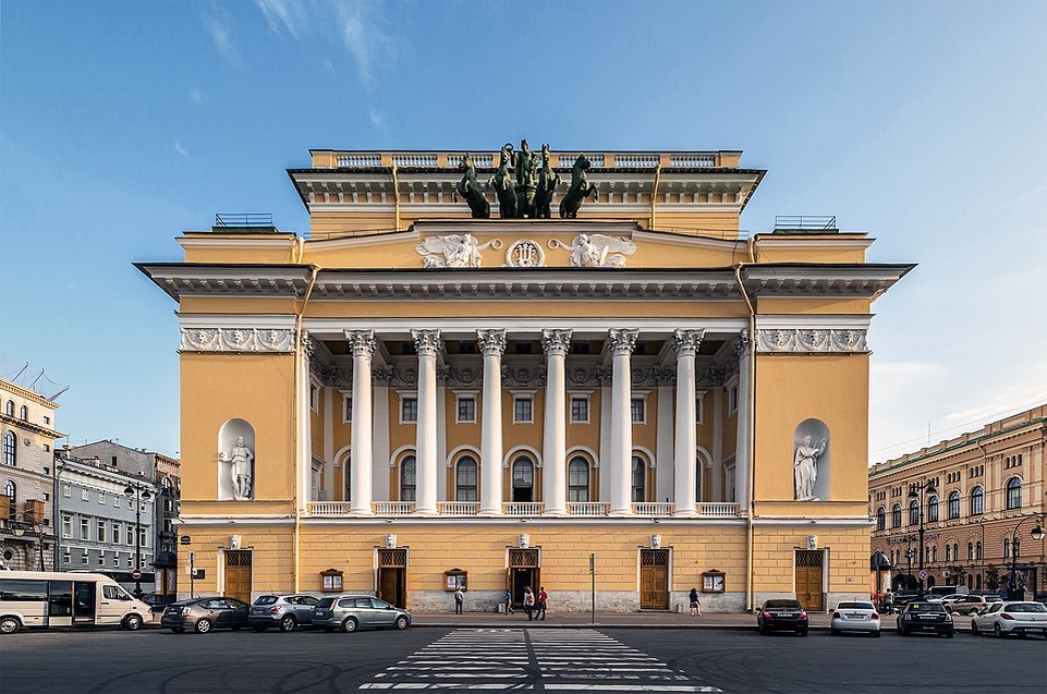 Здание театра, фото из интернета