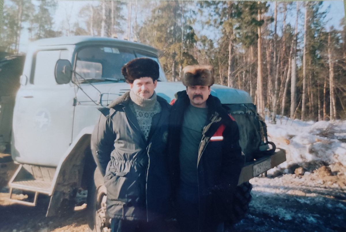 Я с Сашей ( он в ондатровой шапке).