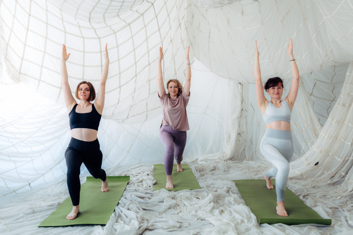 Вирабхадрасана 1 (поза Воина 1)