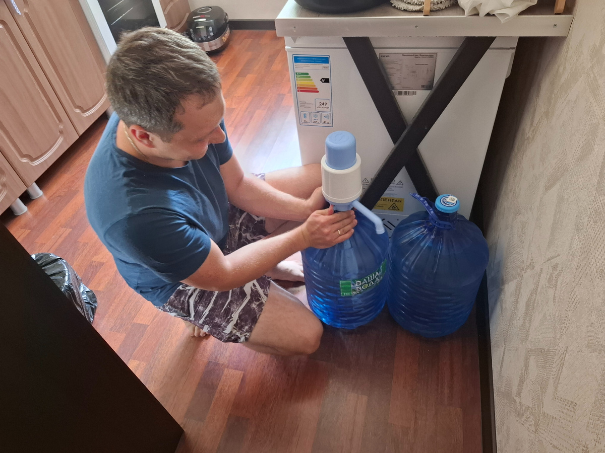 Купили помпу и пользуемся вот так. 