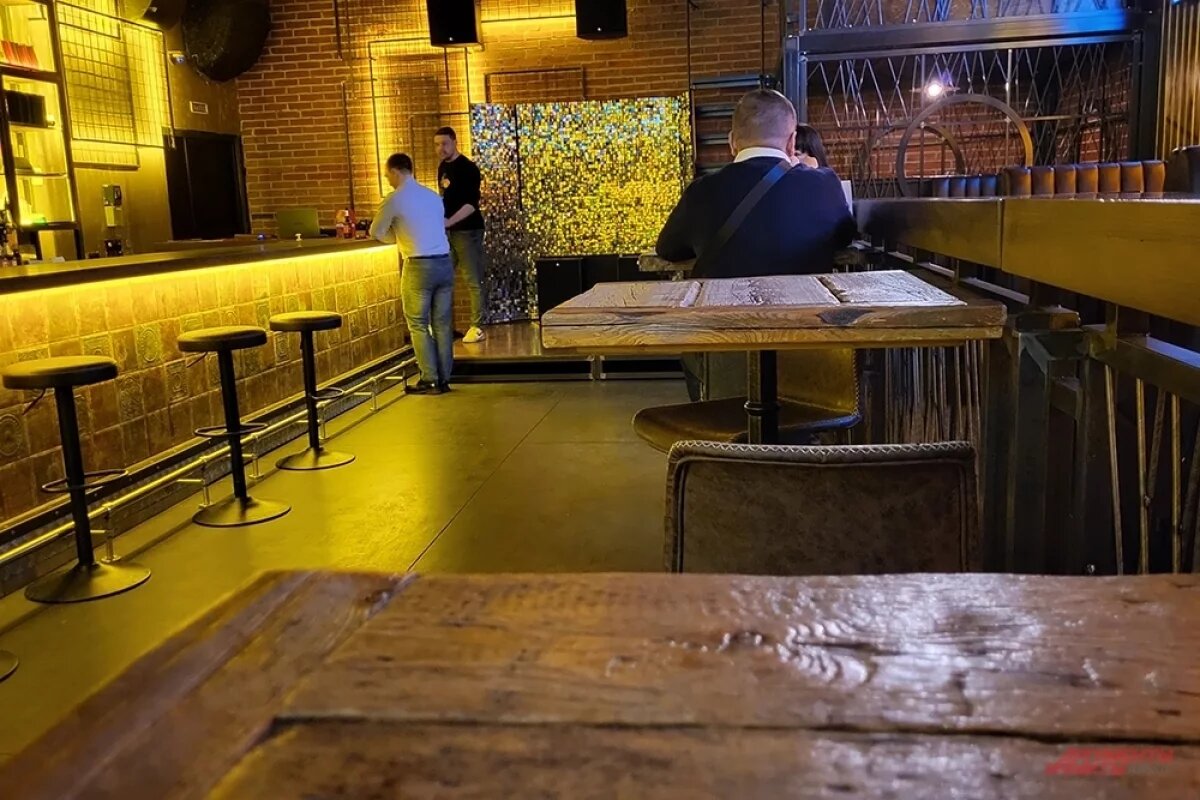    Мошенник обманул троих камчатцев, которые хотели провести время с дамами