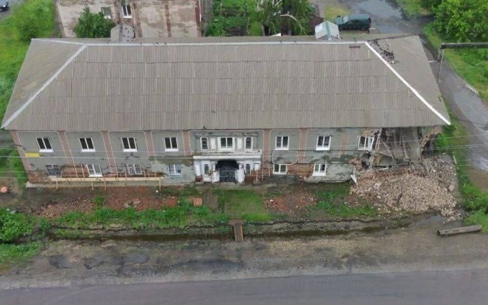    Обрушившееся здание в Алейске