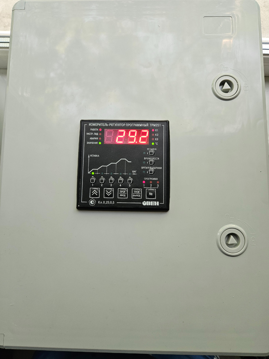 Шкаф управления печью термообработки карбоновых деталей