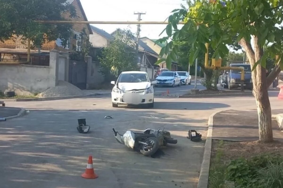    В Севастополе водитель иномарки сбил мопедиста