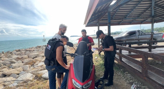 Гуляя по берегу Вигена приняли местные, накидали наркоты, которую подобрали среди камней и