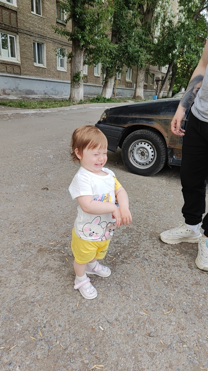 Она не всегда у нас улыбается, бывают истерики😁