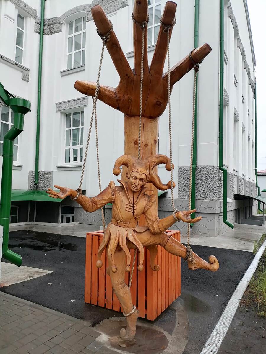 Скоморох. Стоит в Томске возле театра с одноимённым названием. фото автора. 