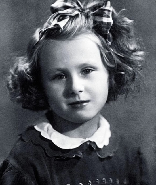 Наташа Вилькина в детстве