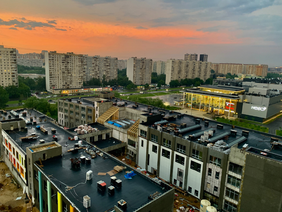 Фото  неба  Москвы с 14-го этажа