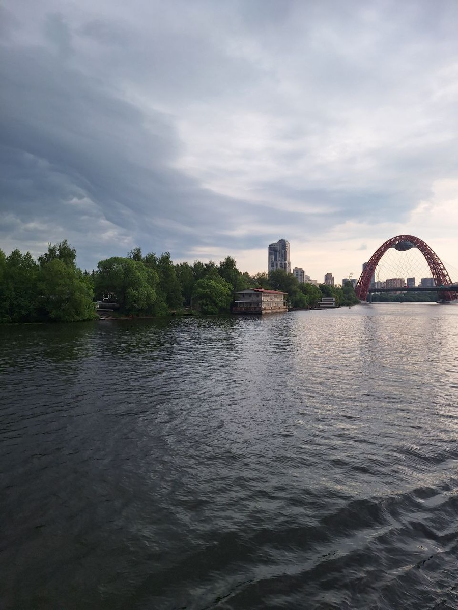 Вода, зелень, мост