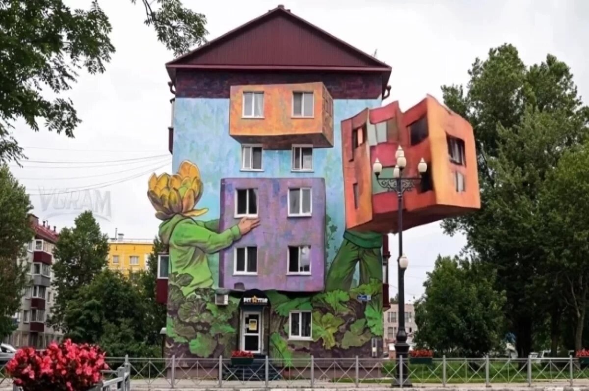    Нейросеть «оживила» муралы Южно-Сахалинска