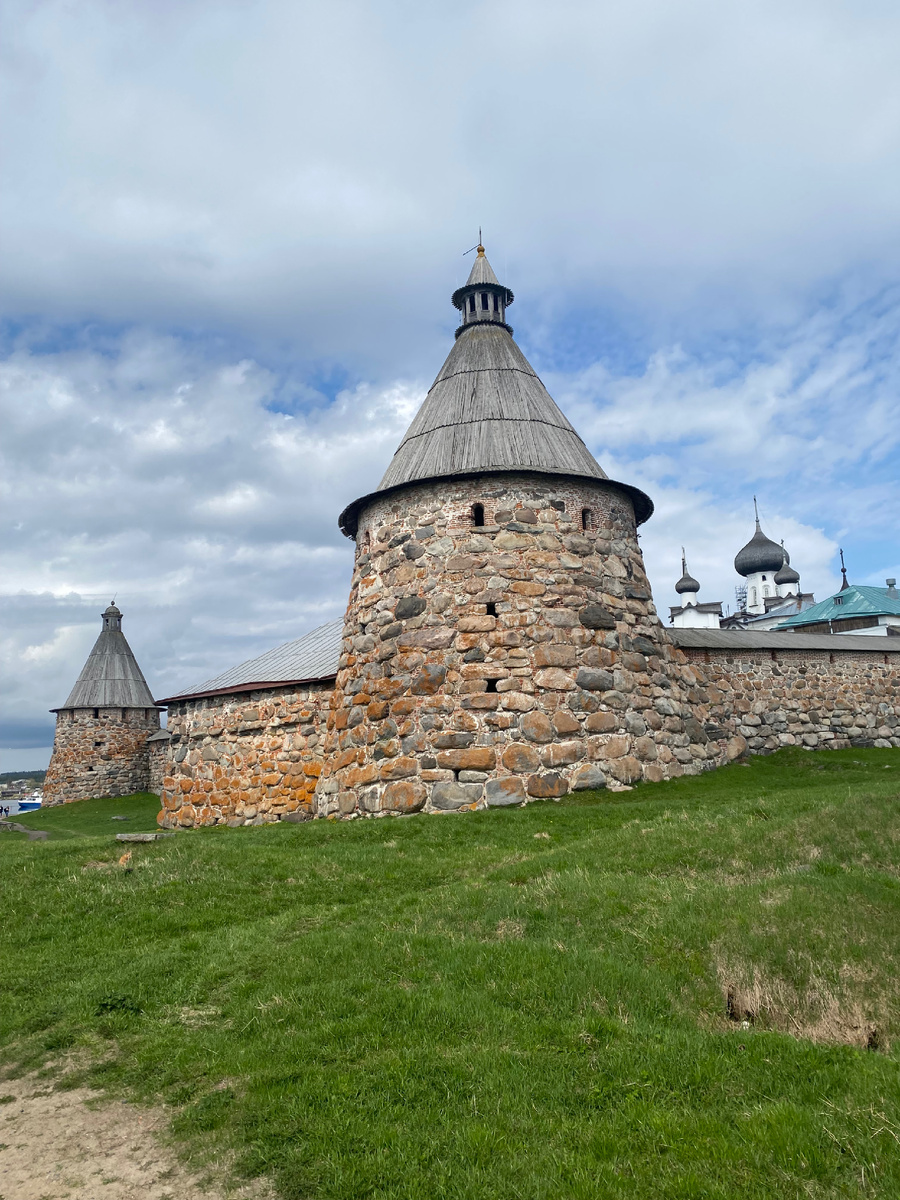 Ни один турист не замечен в округе. Фото автора.