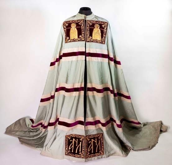 Митрополичья мантия из коллекции Государственного музея истории религии. Вид спереди
Россия, г. Санкт-Петербург, 1898 г. (?)
