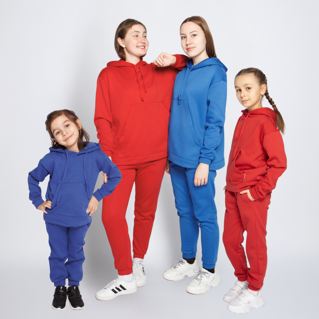 Худи красные WB: 367495438 (взросл.); 314868435 (детск.)
