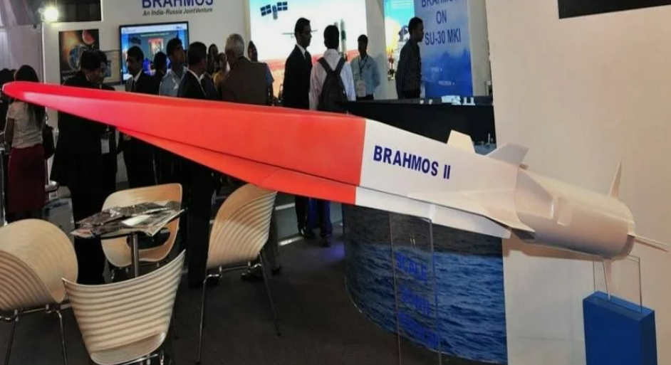 Даже в условном макете "БраМос-2" можно найти детали, которые выдают её "русское" происхождение. Картинка BrahMos Aerospace