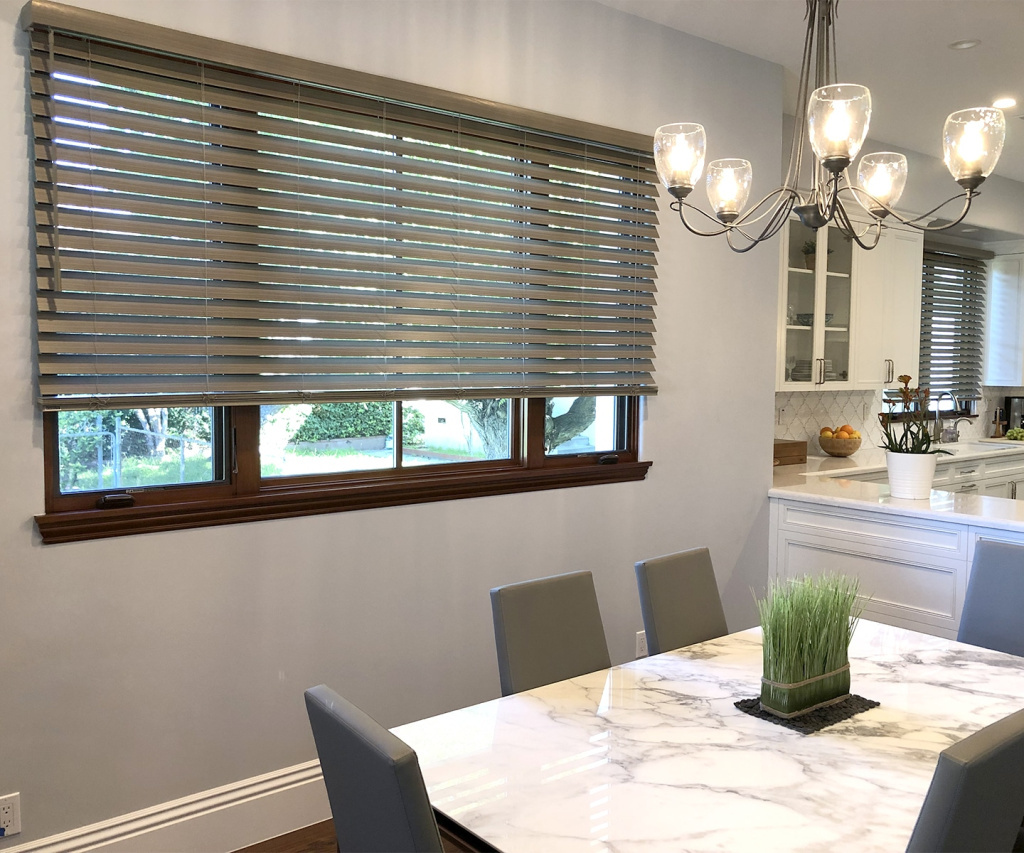 Жалюзи и рулонные шторы для столовой: рекомендации по выбору