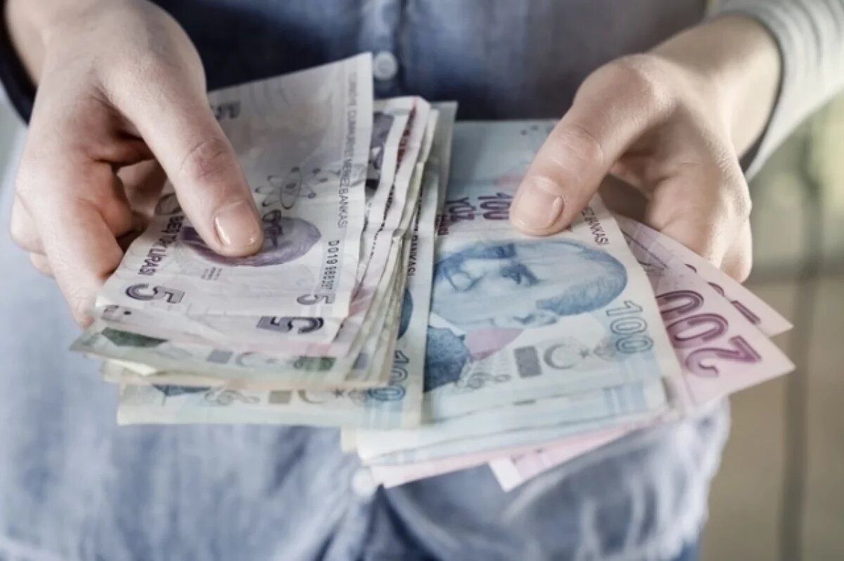    Турецкая лира впервые в истории опустилась ниже двух рублей