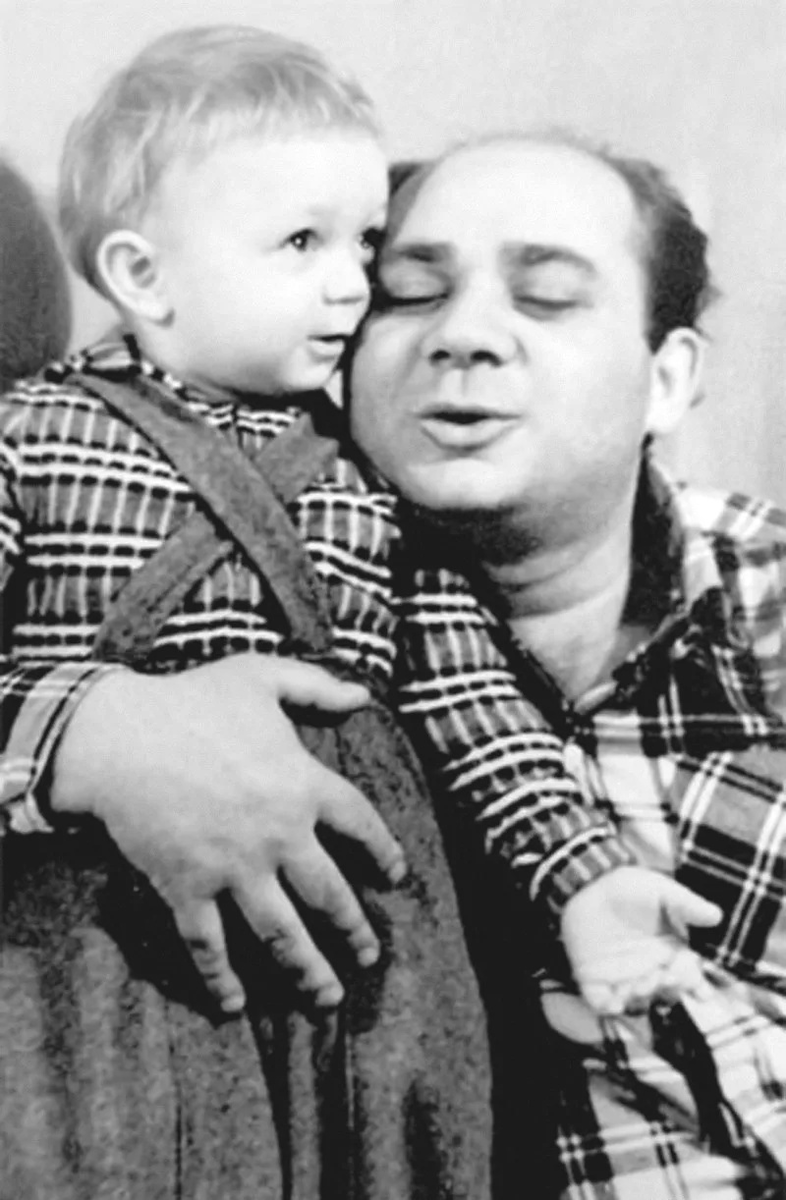 Евгений Леонов с сыном Андрюшей 