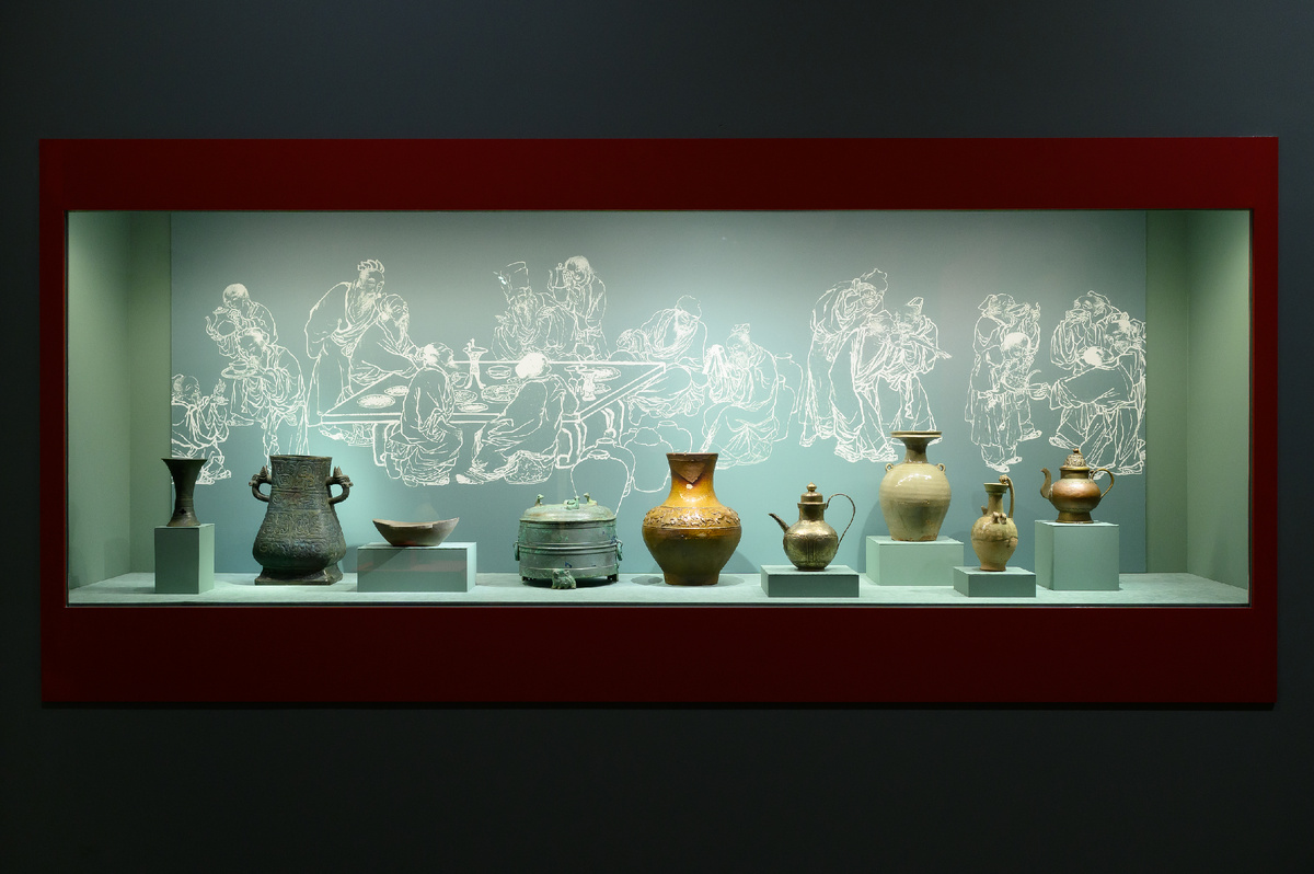Экспозиция выставки «Изысканная трапеза. История еды в древнем Китае».