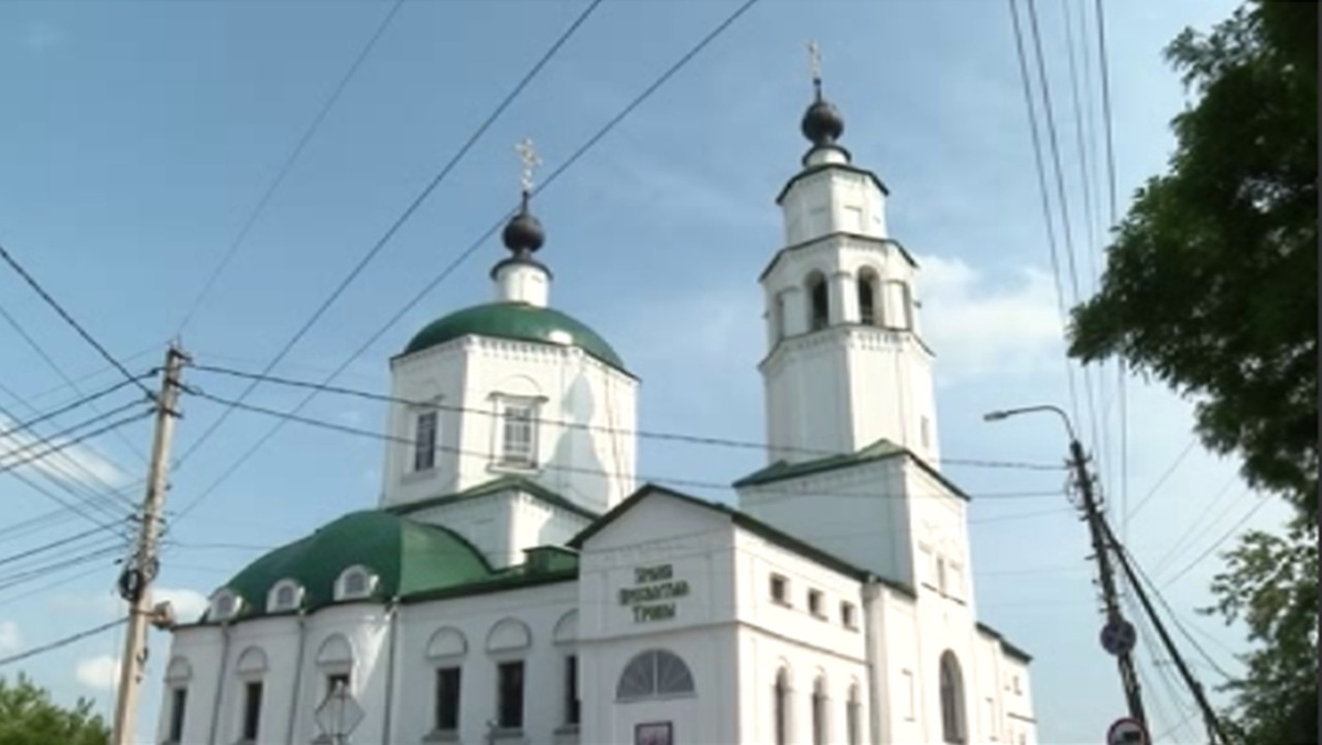    На выходных в курских храмах встретили праздник Святой Троицы